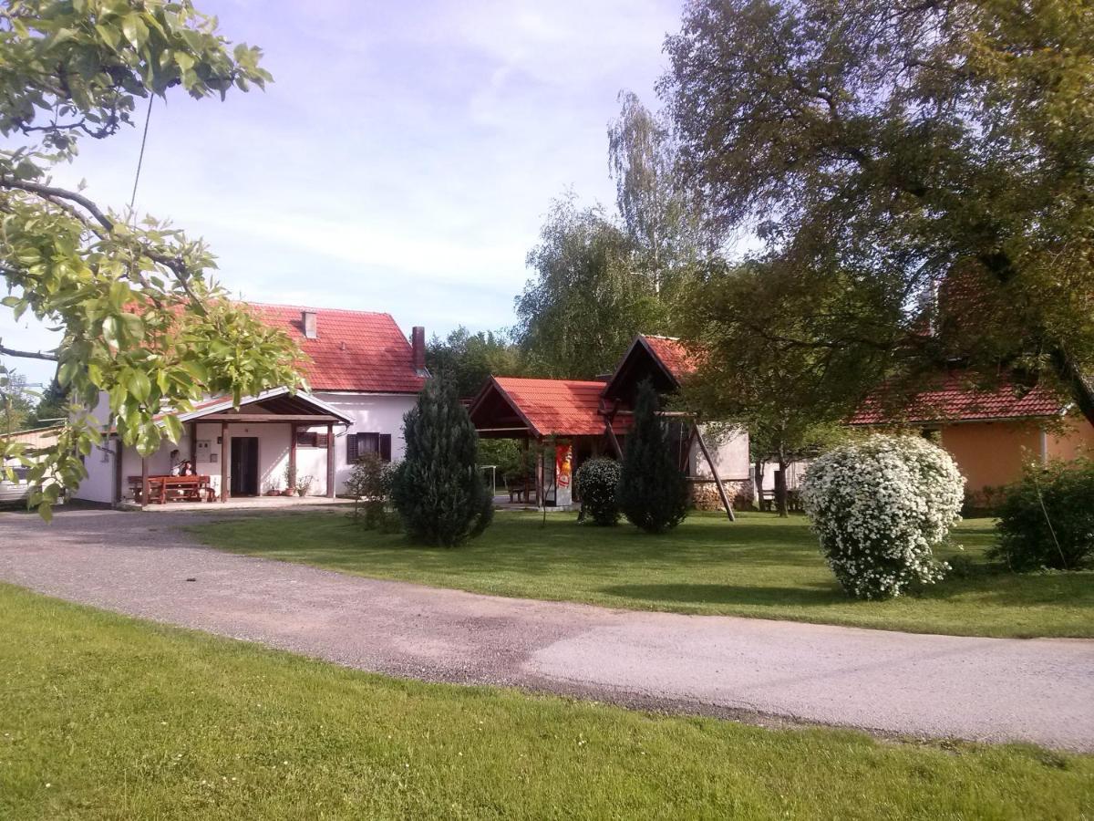 Apartments With A Parking Space Smoljanac, Plitvice - 12345 외부 사진